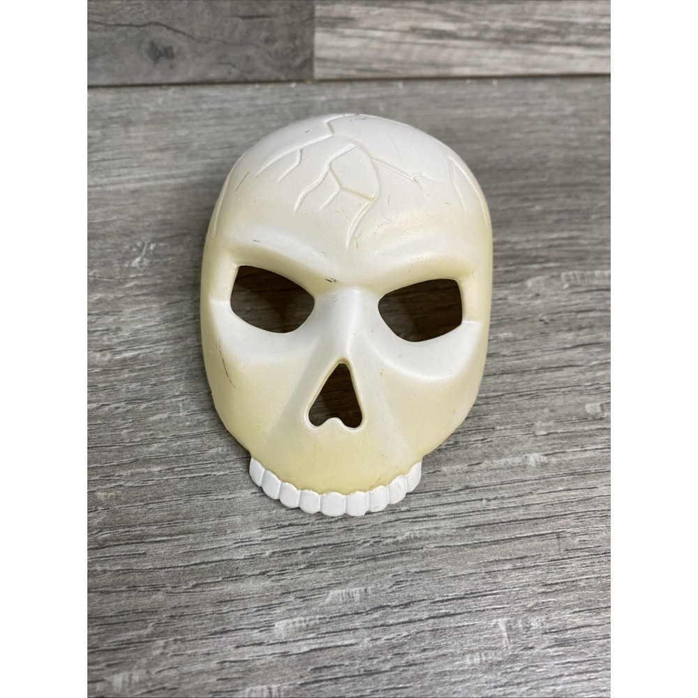 Micro Machines Skull Island Landing Galoob 1996 SKULL REPLACEMENT PART ONLY